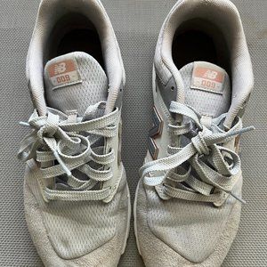 Women’s New Balance size 8